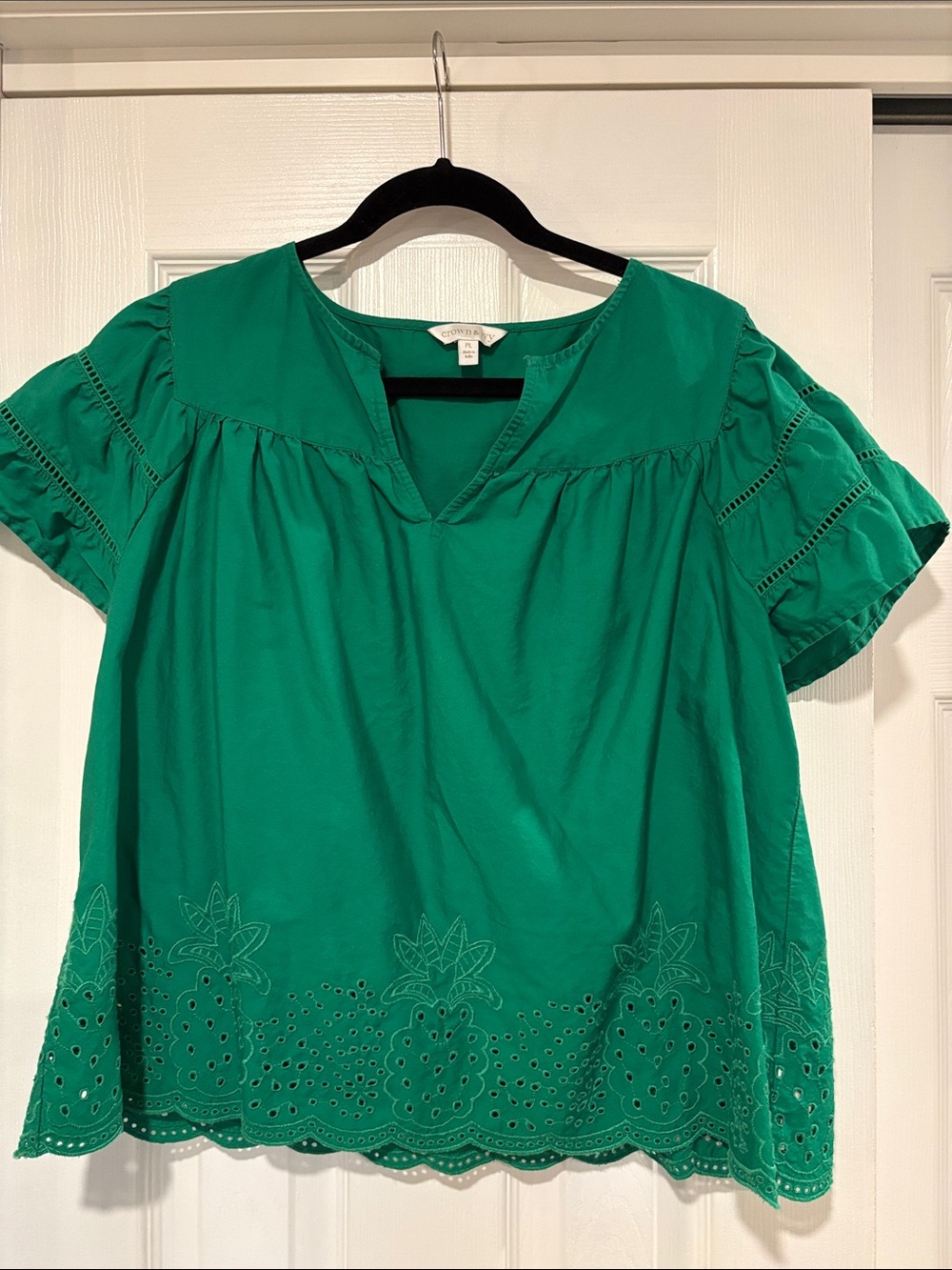 crown & ivy Emerald Green Eyelet Hem Short Sleeve Blouse
